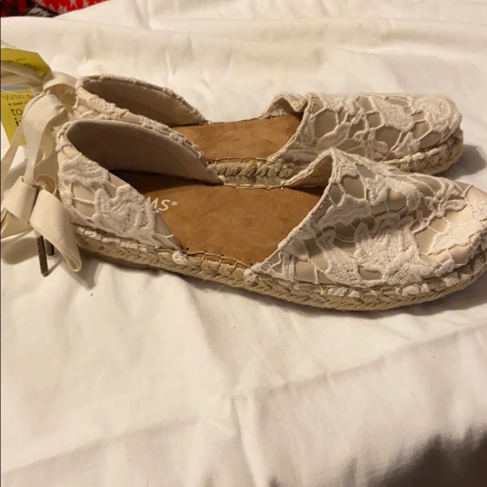Toms - Picture 2 of 3